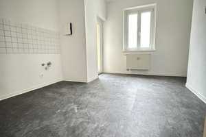 Die Wohnung wird aktuell noch für Sie saniert - Bad mit Dusche und Fußbodenheizung – Erich-Thiele-Str. 4, 4158 Leipzig – Vorschaubild 5