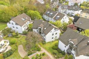 Exklusive Dachgeschosswohnung mit großer Dachterrasse und Weitblick im Dachswald – Die vollständige Adresse der Immobilie erhältst du vom Anbieter., 70569 Dachswald, Stuttgart – Vorschaubild 1