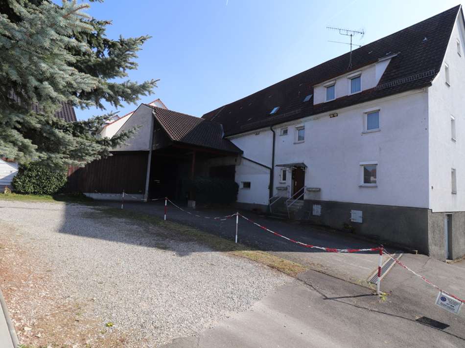 große Hofeinfahrt