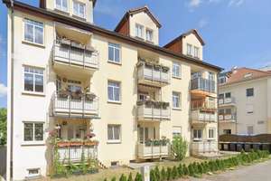 Stilvoll wohnen im Hechtviertel: Helle 4-Zimmer-Wohnung mit Balkon, Einbauküche und Garage