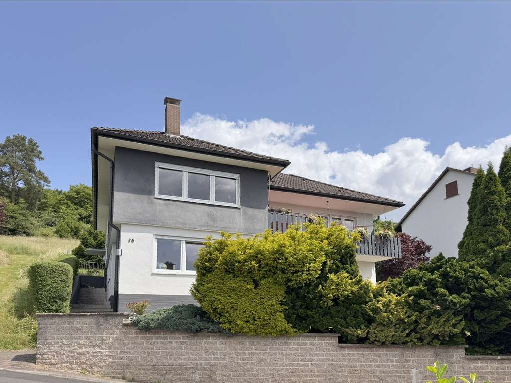 Immobilie in Rotenburg an der Fulda - Großzügiges Wohnhaus in bester Südhanglage in Rotenburg - Bild 2