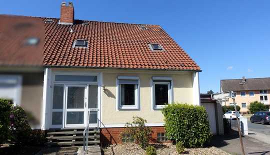 Bild von Reihenendhaus mit zwei Garagen in Peine