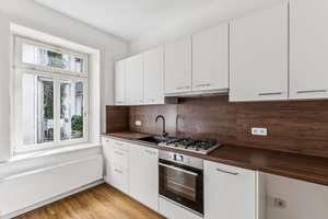 Ambiente. Balkon. Wohnung im Jugendstilhaus in begehrter Wohngegend – Methfesselstraße 24, 20257 Eimsbüttel (Ortsteil), Hamburg – Vorschaubild 8