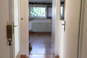 S-Ost: Sonnige, ruhig - am Waldrand gelegene - 2-Zimmer-Dachgeschosswohnung mit EBK in Stuttgart – Die vollständige Adresse der Immobilie erhältst du vom Anbieter., 70186 Gablenberg, Stuttgart – Vorschaubild 2