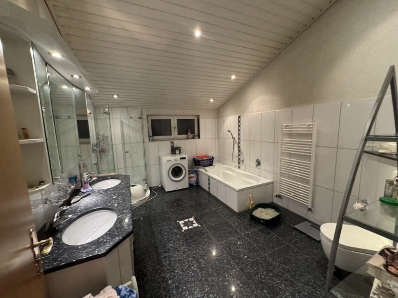 Immobilie in Oberhausen - Freistehendes Zweifamilienhaus in Oberhausen-Buschhausen - Bild 2