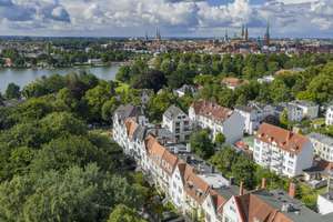 Exklusive Stadtvilla am Stadtpark – Die vollständige Adresse der Immobilie erhältst du vom Anbieter., 23568 Sankt Gertrud, Lübeck – Vorschaubild 2