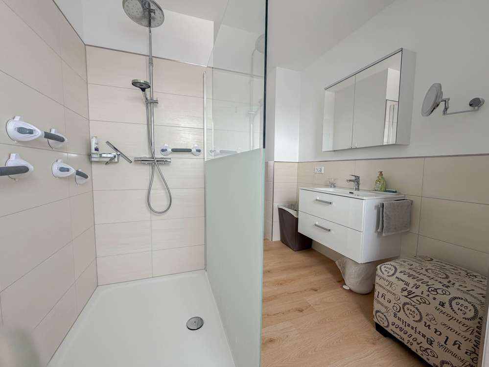 Immobilie in Dörfles-Esbach - Exklusive neuwertige Dachgeschosswohnung mit Dachterrasse, Aufzug & Veste-Blick - Bild 10