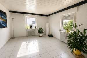 Vielseitiges Zweifamilienhaus auf großzügigem Grundstück in Darmstadt-Wixhausen! – Die vollständige Adresse der Immobilie erhältst du vom Anbieter., 64291 Wixhausen, Darmstadt – Vorschaubild 3