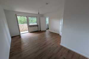 Stilvolle, modernisierte 1-Zimmer-Wohnung mit geh. Innenausstattung mit Balkon und EBK – München – Vorschaubild 3