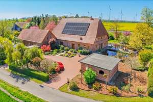 Besonders gepflegtes Bauernhaus mit herrlicher Außenanlage und moderner Technik