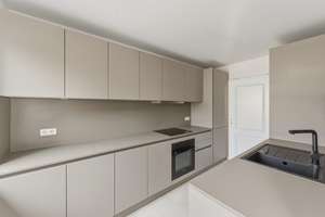 Erstbezug: Kernsanierte 3-Zimmer-Wohnung mit EBK und Balkon in Stuttgart-West – Senefelderstraße 15, 70178 Feuersee, Stuttgart – Vorschaubild 2