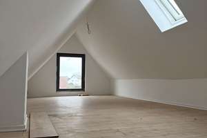 Großzügige 5-Zimmer-Wohnung mit Dachgeschosszimmer, 2 Bäder und großem Keller in Wöllstadt

 – Paul-Hallmann-Straße  6, 61206 Wöllstadt – Vorschaubild 2
