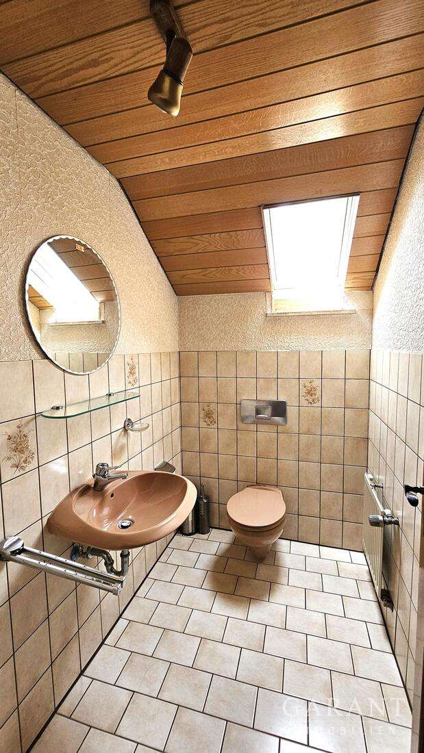 Immobilie in Ichenhausen - Charmantes Einfamilienhaus mit großem Garten und viel Platz zum Wohlfühlen - Bild 9