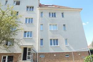 Ab September 2026 oder später: Kleine 2-Zimmer-Singlewohnung mit sep. Küche und Dusche im 1.OG