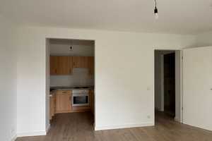 Erste eigene Wohnung mit Einbauküche, Aufzug und Balkon! – Rosenthaler Weg 24, 13127 Berlin – Vorschaubild 3