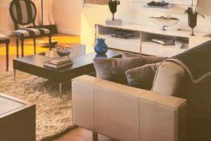 Exklusive, modernisierte und möblierte 2,5-Zimmer DG-Wohnung und Tiefgarage.