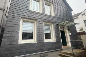 FREISTEHENDESEINFAMILIEN-FACHWERKHAUS MIT ENTWICKLUNGSPOTENZIAL IN HISTORISCHER LAGE