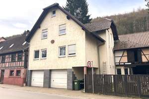 PROVISIONSFREI! Ihr Investment in Pfinztal: Solides Zweifamilienhaus mit Garten und Garagen – Die vollständige Adresse der Immobilie erhältst du vom Anbieter., 76327 Pfinztal – Vorschaubild 1