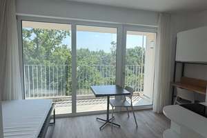 4. Etage-Apartment mit Balkon, Aufzug & Einbauküche in Erlangen