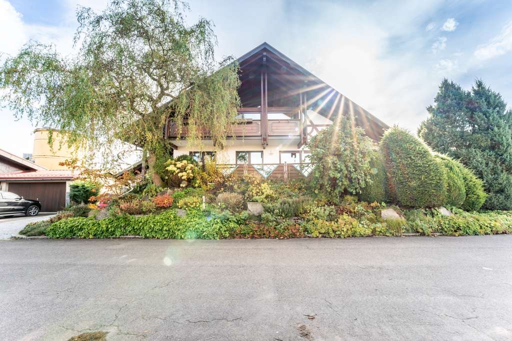 Immobilie in Aichhalden - Gepflegtes Gewerbeanwesen mit freistehendem Einfamilienhaus  | Wohnen & Arbeiten - Bild 3