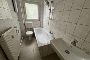 2 Zi.-Whng. mit schönem Ausblick - Wannenbad mit Fenster - Duisburg Rheinhausen – Brucknerstraße 20, 47226 Rheinhausen-Mitte, Duisburg – Vorschaubild 3