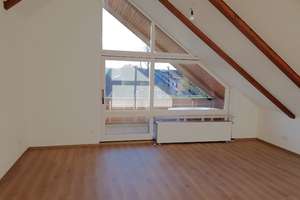 Attraktive Dachgeschosswohnung mit vier Zimmern und großem Balkon in Adelmannsfelden – Amselweg 2, 73486 Adelmannsfelden – Vorschaubild 2