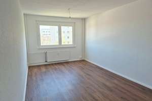 Sanierte 3-Raumwohnung im Erdgeschoss mit Keller in Leipzig-Thekla – Stollberger Straße 3, 4349 Thekla, Leipzig – Vorschaubild 2