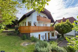 Ein Ort zum Großwerden und Ankommen: Großzügiges Landhaus, Gartenidylle und  Einliegerwohnung. – Die vollständige Adresse der Immobilie erhältst du vom Anbieter., 65558 Gückingen – Vorschaubild 2
