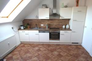 SCHICKE 3 1/2 Zimmer-DG-Wohnung, ca.74 qm,Küche mit schicker EBK,TGL-Bad,Garage,Keller...