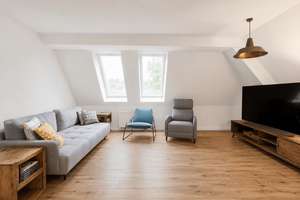 Großzügige Dachgeschosswohnung mit großer Terrasse, Parkett und Stellplatz – Die vollständige Adresse der Immobilie erhältst du vom Anbieter., 12109 Mariendorf, Berlin – Vorschaubild 1