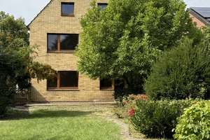 Freistehendes Zwei- bis Dreifamilienhaus mit großem Garten in Aachen-Brand