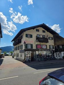 Historisches Wohn- und Geschäftshaus aus dem Jahr 1850 in begehrter Lage am Tegernsee