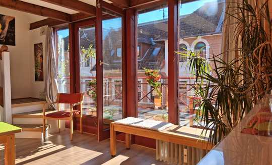 - RESERVIERT -        Lichtdurchflutete 4-Zi-Maisonette mit Balkon und Tiefgarage Nähe Magni