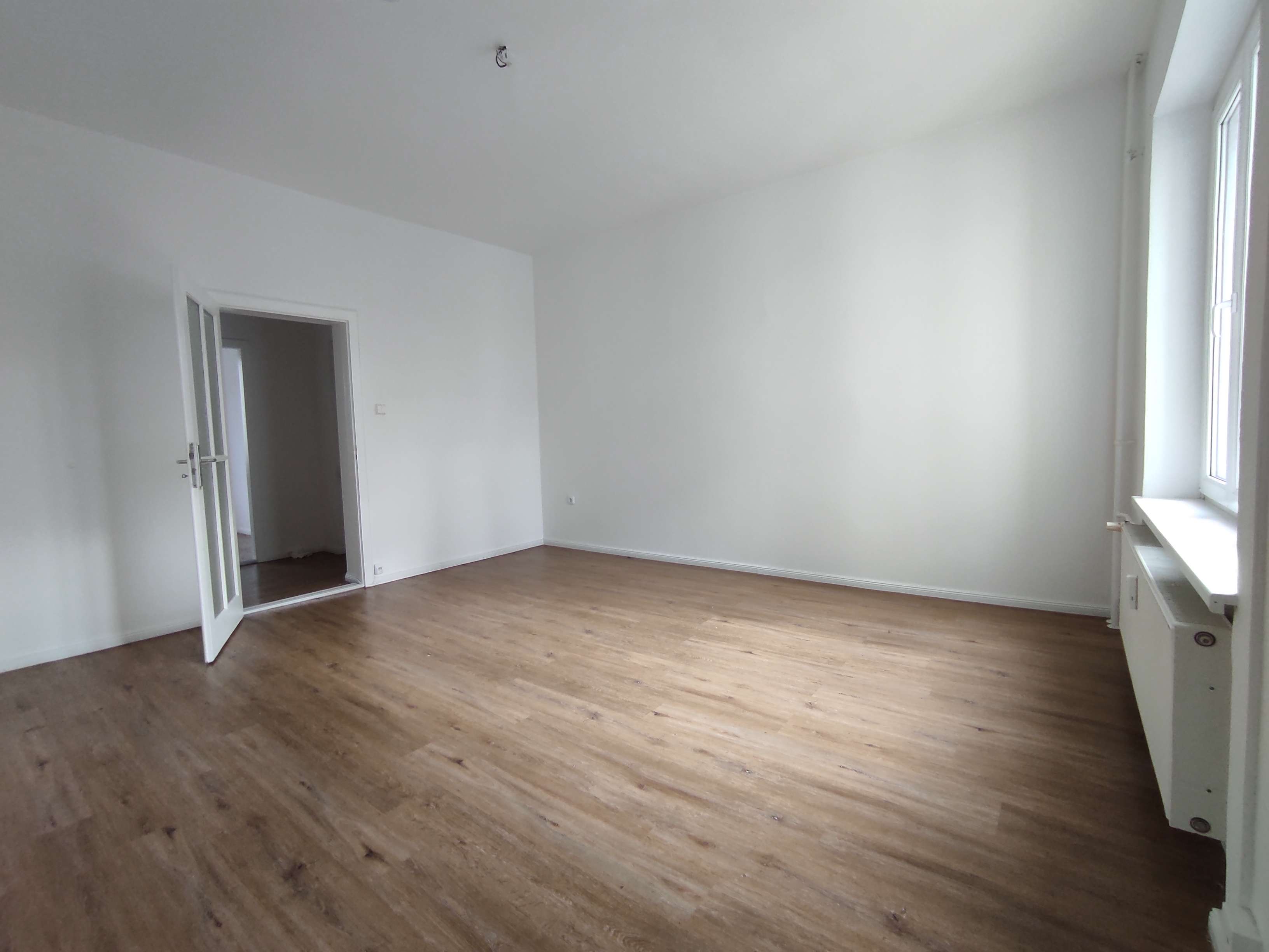 Sonnige Altbauwohnung mit Südbalkon und praktischem Keller – Kontakt: 0172-3261193, Berlin – Bild 3