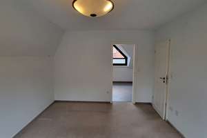 Attraktives Einfamilienhaus mit ausgebautem Spitzboden und offenem Wohnkonzept – Die vollständige Adresse der Immobilie erhältst du vom Anbieter., 26125 Ofenerdiek, Oldenburg (Oldenburg) – Vorschaubild 10
