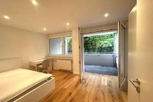 Zum Erstbezug, neu möbiliert, mit großem Balkon