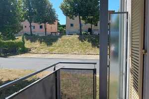 In ruhiger Lage befindet sich diese 2 Zimmer Wohnung. Anmietung eines separaten Stellplatzes! – Heinz-Bongartz-Str. 14B, 1239 Dresden – Vorschaubild 10