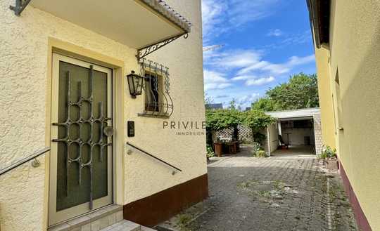 Ein- bis Zweifamilienhaus in Kandel mit weitläufigem Garten