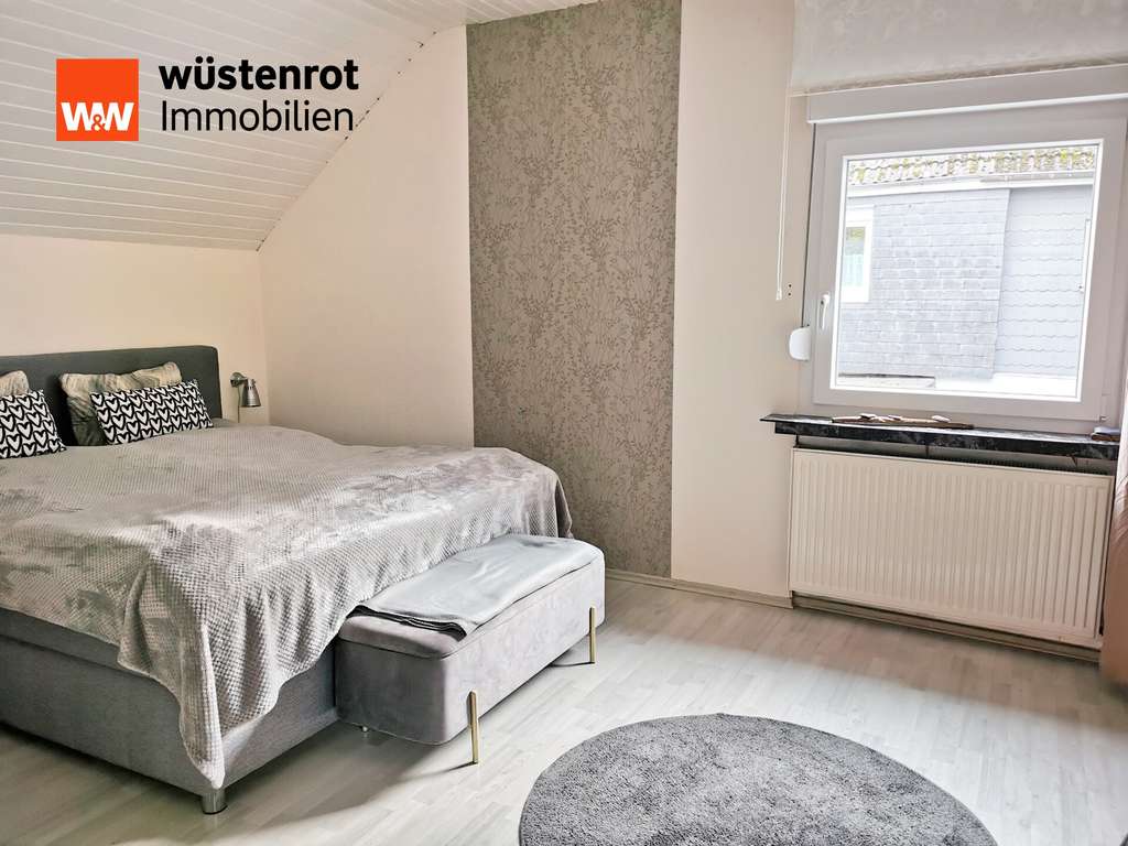 Immobilie in Hückeswagen - ***Großzügiges Familienhaus mit viel Platz - Ideal auch als Mehrgenerationenhaus!*** - Bild 1