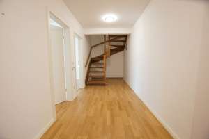 Moderne und großzügige
5 Zimmer-Wohnung über zwei Etagen mit separatem Eingang und Einbauküche – 40549 Heerdt, Düsseldorf – Vorschaubild 13