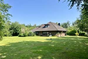 Vielseitiger Winkelbungalow mit Ausbaureserve auf parkähnlichem Grundstück vor den Toren Husums – Die vollständige Adresse der Immobilie erhältst du vom Anbieter., 25866 Mildstedt – Vorschaubild 2