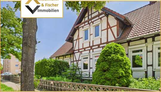Bild von Charmantes Fachwerkhaus im Herzen Königslutters! 2 eigenständige Wohnungen, teilsaniert, 5 Garagen