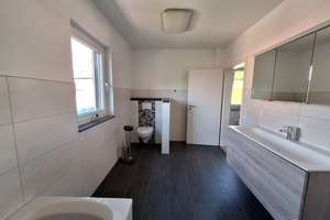 Modernes Einfamilienhaus in sonniger Ortsrandlage – neuwertig, großzügig und sofort bezugsfrei – Die vollständige Adresse der Immobilie erhältst du vom Anbieter., 96486 Lautertal – Vorschaubild 21
