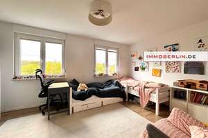 IMMOBERLIN.DE - Top-Ausblicke ins Naturgebiet! Feines Reihenhaus mit Westterrassen & -garten – Die vollständige Adresse der Immobilie erhältst du vom Anbieter., 12524 Altglienicke, Berlin – Vorschaubild 4