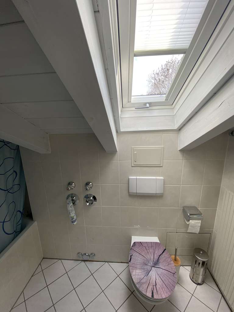 Immobilie in Garmisch-Partenkirchen - Schicke 2-Zimmer DG-Wohnung mit Balkon in Garmisch-Partenkirchen (Ortsteil Burgrain) - Bild 1