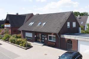 Ihr neues Zuhause in Greven-Reckenfeld: Zweifamilienhaus mit Garage, Garten und Mieteinnahmen – Die vollständige Adresse der Immobilie erhältst du vom Anbieter., 48268 Greven – Vorschaubild 1
