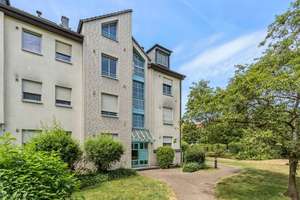 In der beliebten Hiddenseestraße: 2-Zimmer-Wohnung mit Balkon und Tiefgaragenstellplatz (optional) – 40468 Unterrath, Düsseldorf – Vorschaubild 2