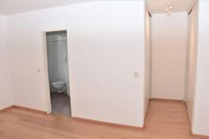 Menterschwaige: 3‑Zi.-Terrassenwohnung (117 m²) mit 200 m² Garten & TG - möbliert oder unmöbliert – Bemediktenwandstraße 5, 81545 Harlaching, München – Vorschaubild 4