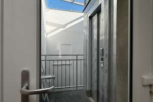 PROVISIONSFREI.. SEHR SCHÖNE, HELLE DACHGESCHOSS-WOHNUNG M. 2 BÄDER U. TERRASSE, LIFT U. WEITBLICK – John-Schehr-Str. 4, 10407 Prenzlauer Berg, Berlin – Vorschaubild 4