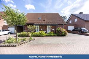 Familienidylle mit Einliegerwohnung - Großzügiges Einfamilienhaus mit unverbaubarem Blick ins Grüne